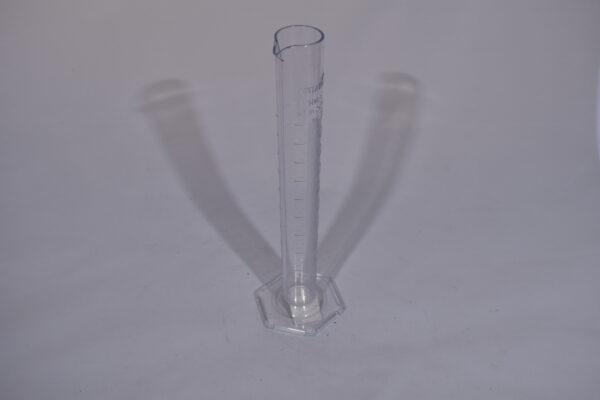 Abbildung ähnlich - Plexiglas-Messzylinder 100 ml - Laborbedarf - Kessler Zell Weinbautechnik